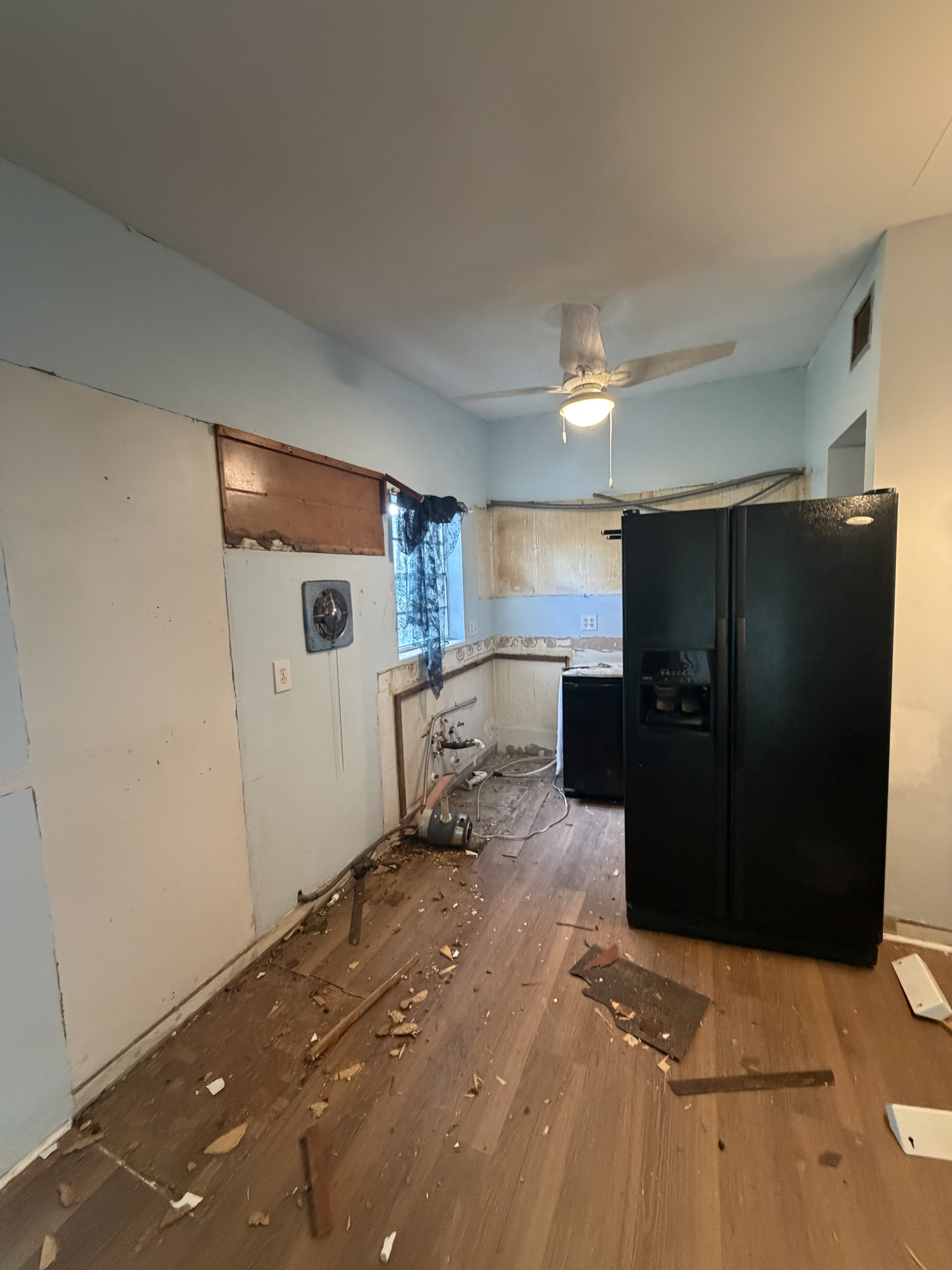Kitchen before remodeling at 3503 S Crystal Lake Dr